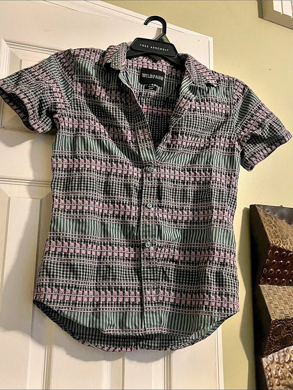 Wildfang Short Sleeve Button Down in Green & Pink Size Small Like New